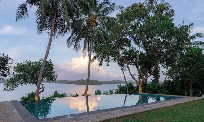 Dodanduwa Villa | Serendipity Lake Hikkaduwa