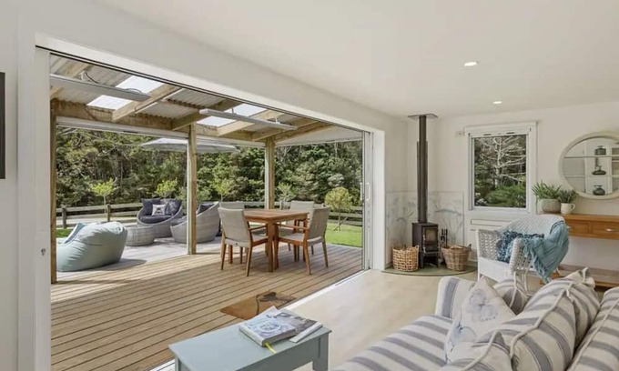 Leigh Cabaña | Songbird Cottage - a luxury dog friendly hideaway