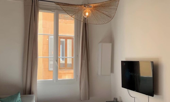Aix-en-Provence Historic Centre Apartamento | Right in the center of Aix, comfortable, 2 bedrooms, 2 bathrooms, air conditioning