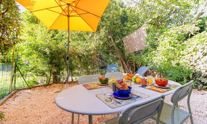 Le Lavandou Apartamento | SELECT' - Garden apartment downtown !