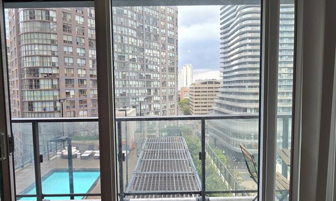 Bay Cloverhill Condominio | Luxury Downtown Condo, Prime Location!