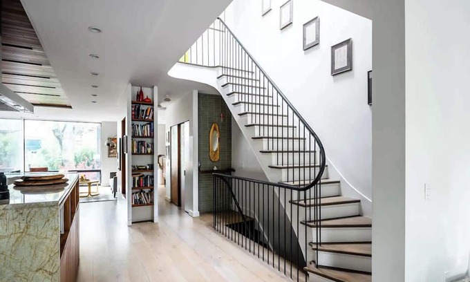 Crown Heights Apartamento | Pacific by Rove Travel | Duplex w/Deck & Backyard