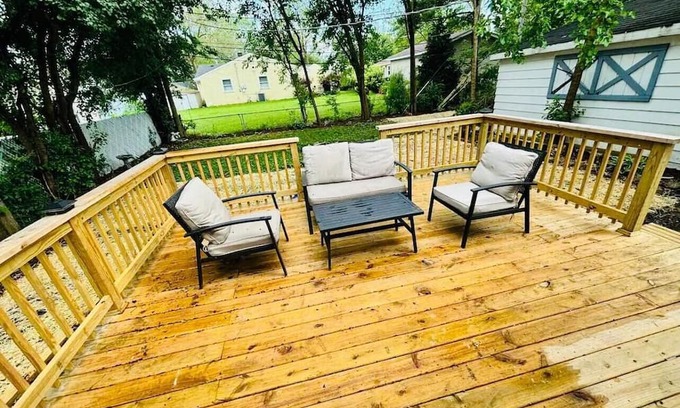 Rolling Meadows Casa | Reign - Rolling Meadows Home!