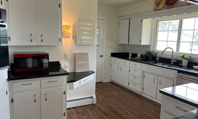 Union Grove Casa | Entire Place 7 Acres - Nature View and Ponds - Fish, Pedal Boats & Kayaks