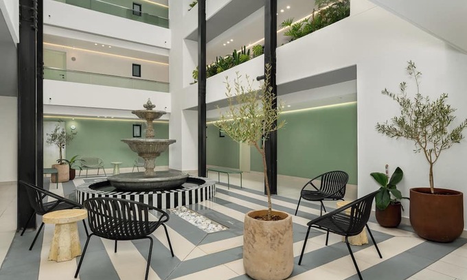 Sea Point Apartamento | The Sage | Chic Studio in Vibrant Sea Point | Views | WIFI