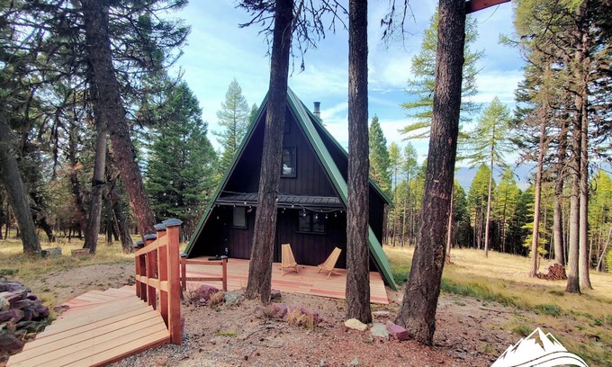 Seeley Lake Cabina | Das BârenHaus is a Charming 2-bedroom A-frame cabin in lovely Seeley Lake
