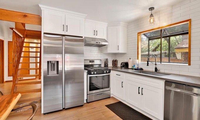 Sugarloaf Cabina | Sugar Bear Pines- Modern Relaxing Family Retreat w/Hot Tub
