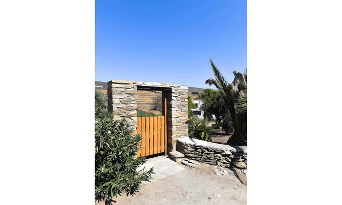 Agios Ioannis Casa | Holiday Home 'Stone House By Anemos' with Private Terrace and Private Garden