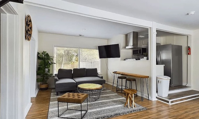 Rosewood Apartamento | Elegant apartment in historic Rosewood. 10 minutes from Downtown Columbia.