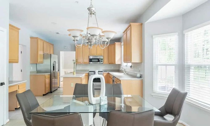 Fort Washington Casa | Spacious Family Home w/Pool, DC Area
