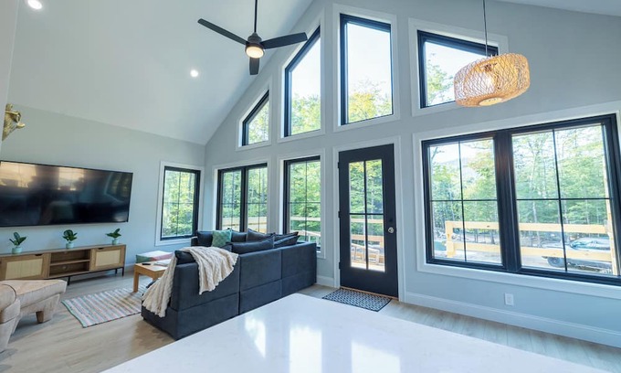 Bartlett Chalet De Esquí | Brand New 2-bedroom chalet in charming Bartlett with WiFi, AC and EV Charger