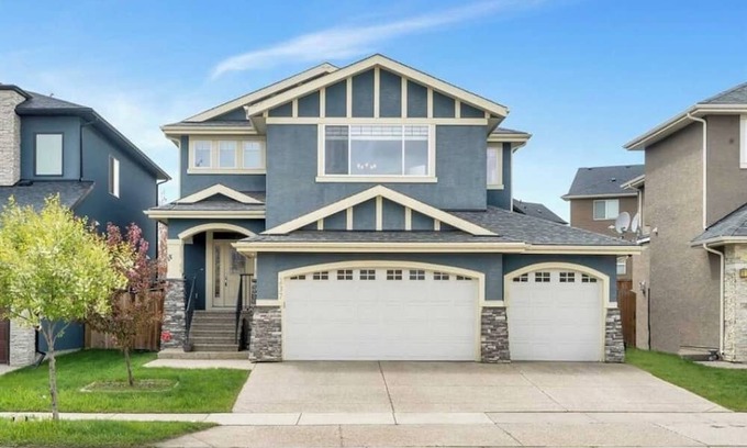 Chestermere Casa | Lakeside Retreat with Jacuzzi