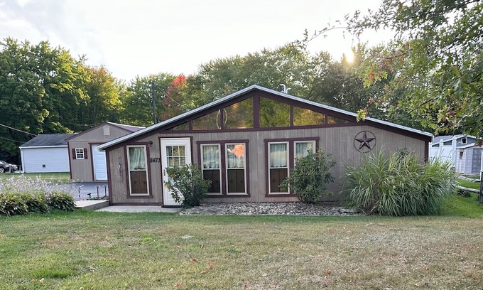 Pymatuning Central Casa | Charming 2 BR Lake House Steps from Pymatuning