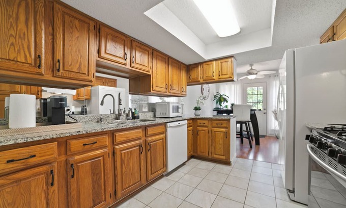 Pleasant Valley Casa | Relaxing Austin Stay Close to Downtown and Airport