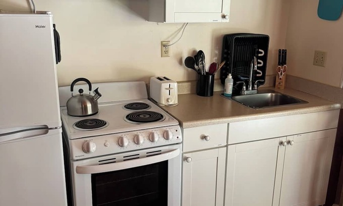 Yosemite Forks Apartamento | Cozy studio in tranquil Oakhurst with Kitchenette, secluded patio, AC, WiFi