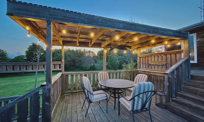 Georgina Casa | Luxury 6BR Ontario Farm Home – Family-Friendly