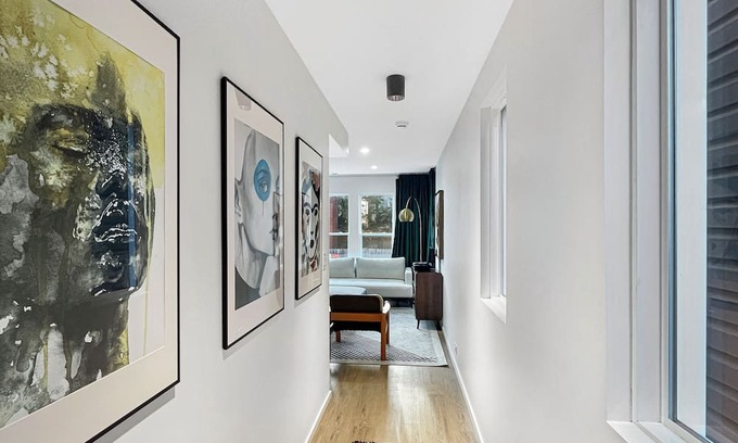 Pilsen Apartamento | Modern & Chic Retreat: 2-bedroom apt. in an ideal location in Chicago