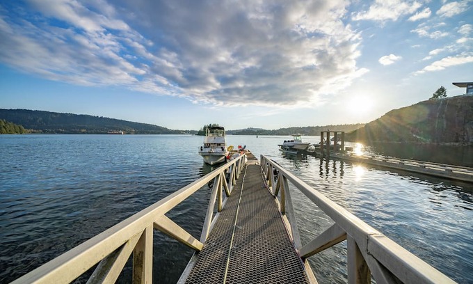 District of North Vancouver Cabina | The Beachfront Cabin at Belcarra
