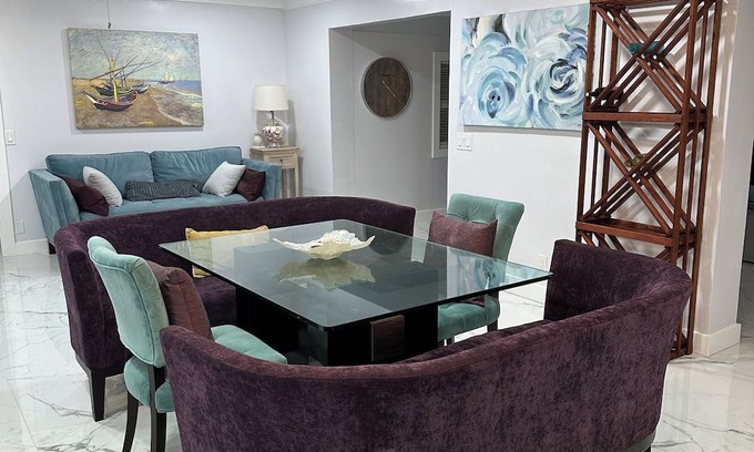 Lake Worth Corridor Casa | Fabulous 5-bedroom house in Lake Worth Beach next to lake fishing