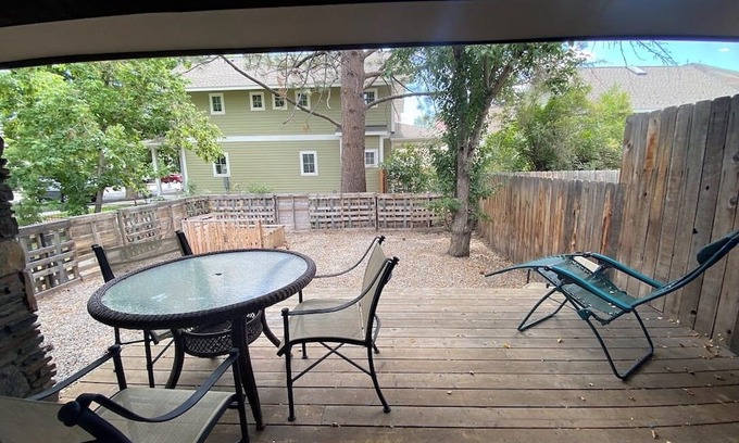 Hailey Casa | Newly renovated downtown 2 bedroom duplex- walk to everything in Hailey