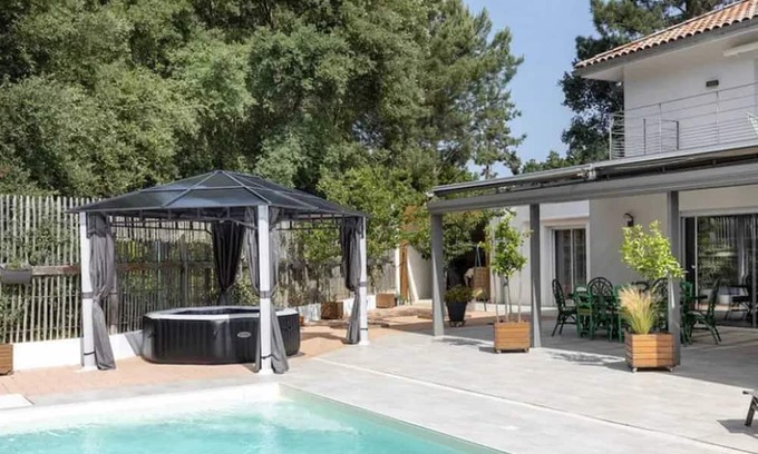 Mimizan-Plage Villa | Homerez - Contemporary villa in Mimizan