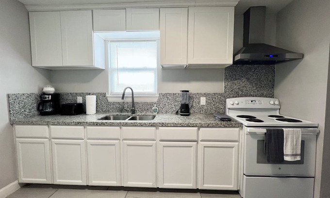 Brownsville Casa | Miramar #4 - Gorgeous and Spacious 3BD/2BA - WiFi
