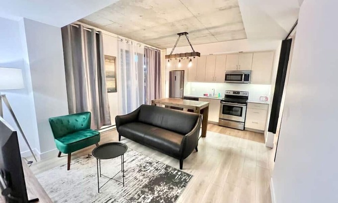 Cite Multimedia Apartamento | Pretty studio in Old Port Montreal with charming decor and a fantastic location.