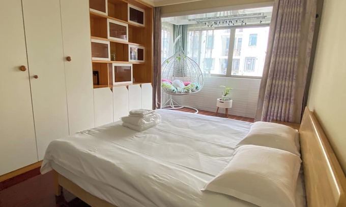 Hongqiao Casa | Modern Luxury Apartment near Metro Line 9 Caoyangjing, Smart Features!