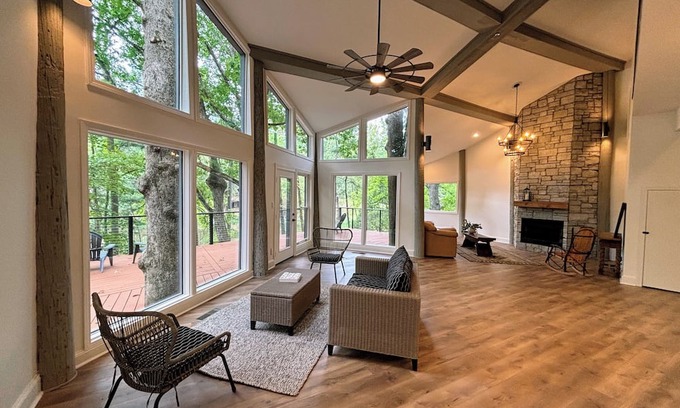 East Central Shelby Casa | Gorgeous 5-bedroom lakefront retreat you won't want to leave!