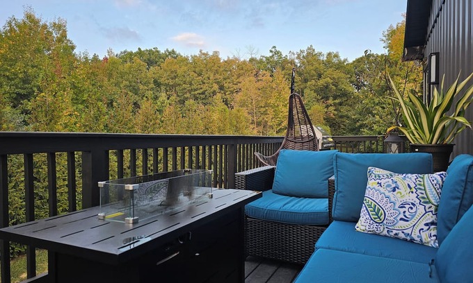 Elkton Casa | Secluded Barndominium Retreat. Minutes from Fair Hill International. 10min UD