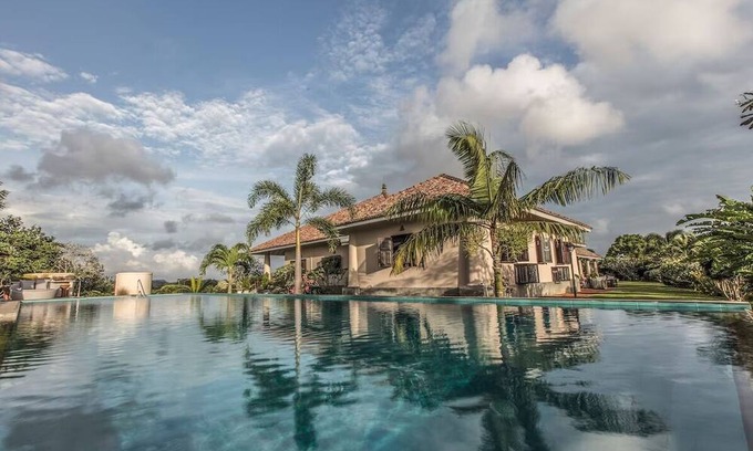 Kathaluwa Apartamento | Villa Mayurana - Deluxe Suite with partial lake viewn