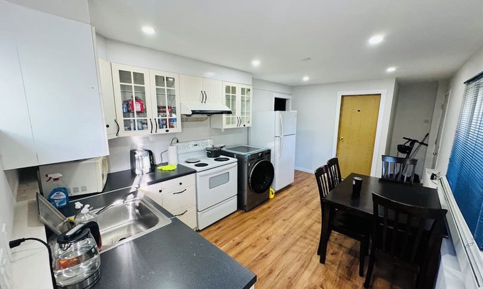 McMillan Casa | Cozy.brand new suite.near pool