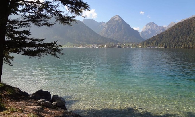 Steinberg am Rofan Apartamento | Cosy apartment for 20 guests with WIFI, patio, pets allowed and parking