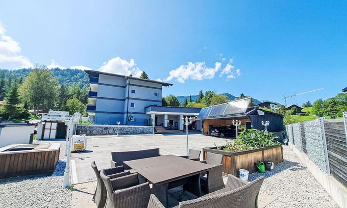 Steinberg am Rofan Apartamento | Lovely apartment for 4 guests with WIFI, patio, pets allowed and parking