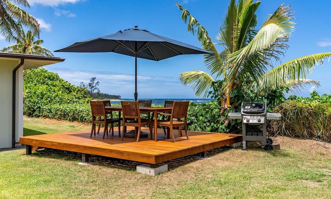 Mokuleia Casa | Promo price until November! Mokuleia Beach Villa: Beachfront w/Ocean Views,Deck
