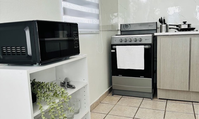 Celada Apartamento | Tropical 2BR Apt +Priv Bath and Parking in Gurabo