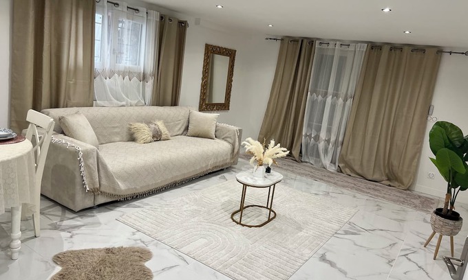 Palaiseau Casa | Lodging lina