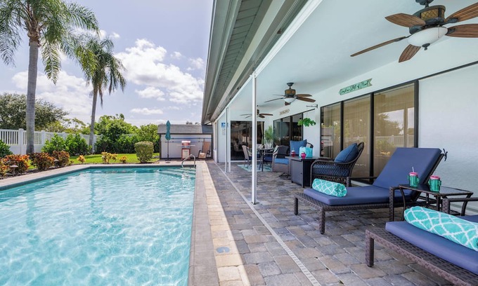 Lochmoor Waterway Estates Casa | Cozy & Boutique! Heated Pool, Games and more! Perfect Family Friendly Escape!