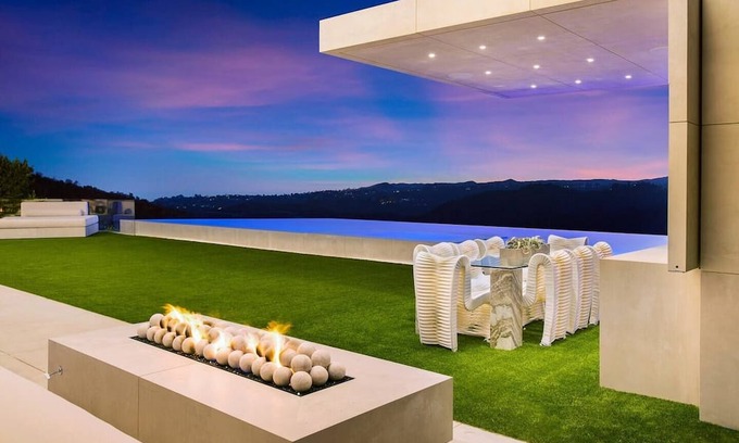 Beverly Hills Casa | Brand New immaculate modern home with incredible never to be disturbed panoramic views.