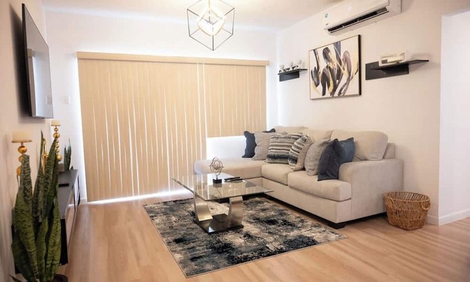San Juan-Laventille Apartamento | 10 minutes from Maracas Bay /Gated 3BD Apartment with Pool and Gym…