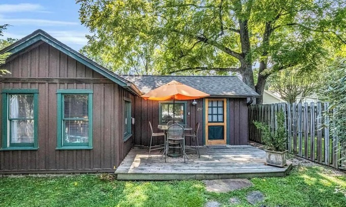 Brevard Cabaña | Charming Cottage for Two on Main