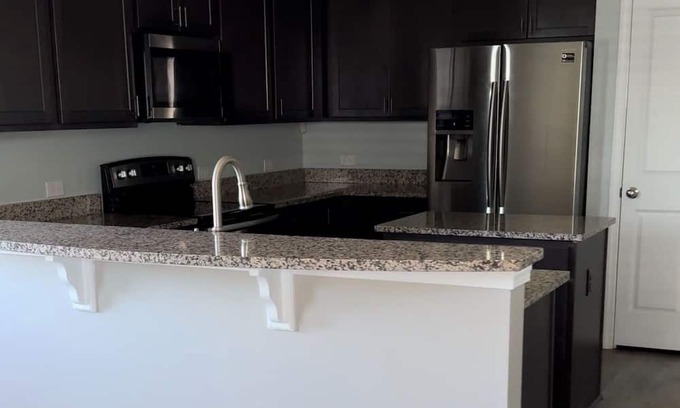 Burton Casa | Charming 4-bedroom With a Lagoon View in Beaufort with WiFi and AC