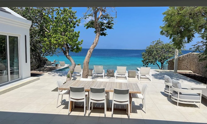 Kralendijk Casa | Brand New, Private Oceanfront Villa with Breathtaking Diving in Your Backyard