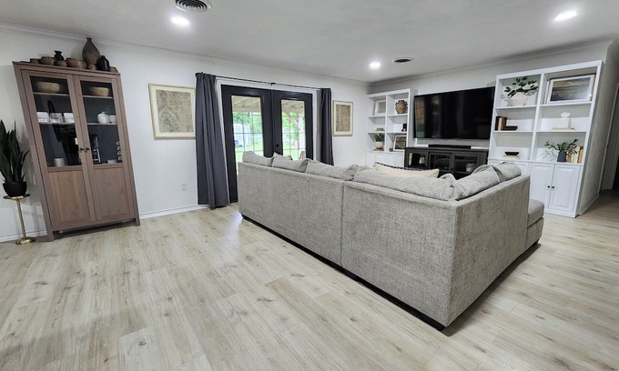 Bryan Casa | 4-bedroom house, centrally located in Bryan, TX minutes away from Downtown & A&M