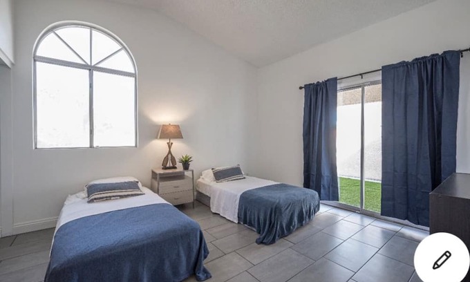 Green Valley Alquiler De Eote | Great house 1 floor Unique location near strip 8 minutes Nice neigborhood