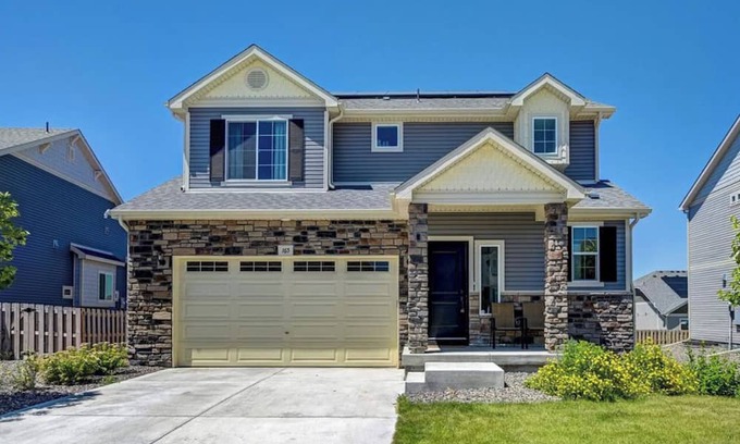 Aurora Casa | Elegant and Immaculate 3,260 Sq.ftnHome in Adonea, Aurora with Free WiFi and AC.