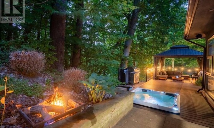 Pelham Casa | Book before dates are gone - Niagara's # 1 VR Home