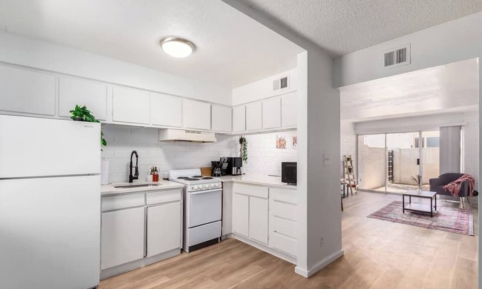 New Papago Parkway Apartamento | This apartment is a 2 bedroom(s), 2 bathrooms, located in Scottsdale, AZ.
