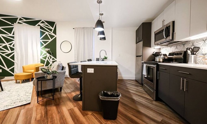 Brewerytown Apartamento | Imagine a stylish escape in Glenwood, the epitome of urban luxury