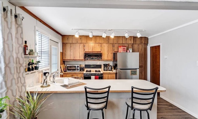 Swarthmorewood Casa | Cozy 2B/1B by Swarthmore w Driveway!